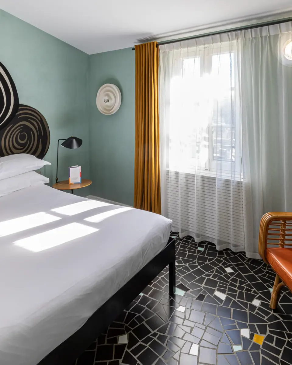 Room at hotel Le Cloître in Arles