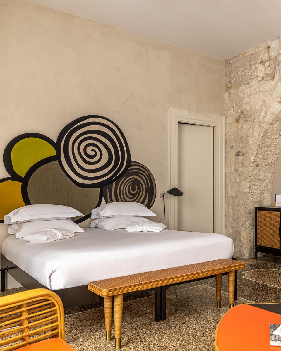 Room at hotel Le Cloître in Arles