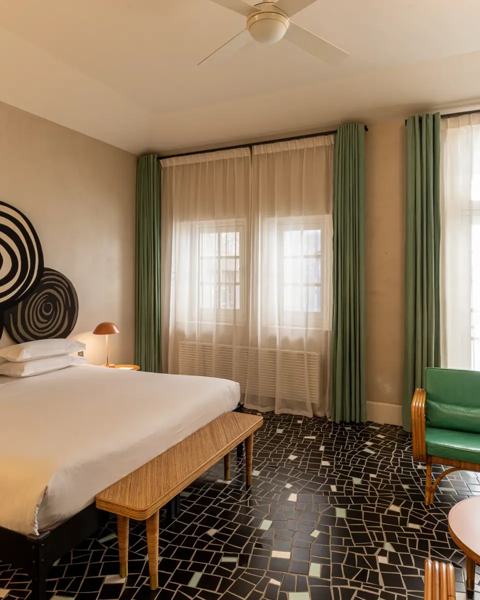 Room at hotel Le Cloître in Arles