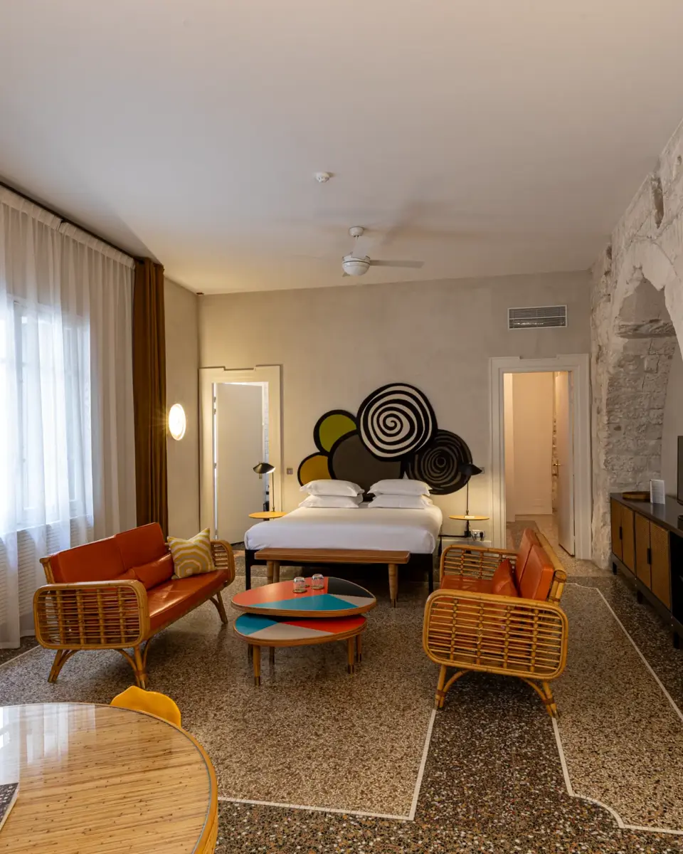 Room at hotel Le Cloître in Arles